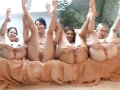 வீடியோவில் அனைத்தையும் திணிக்கவும் (டெலிலா ப்ளூ)