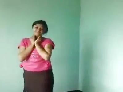 அழகான அழகி கல்லூரி பெண் வாய் முழுதும் கம் வீடியோ (எலிசா)