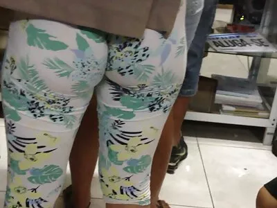 ஏஞ்சல் ஸ்மால்ஸ், லெவி கேஷ் இல் எனக்கு ஒரு மனைவி இருக்கிறாள்